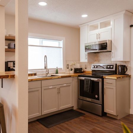 Shares Courtyard Luxury Apt - New! 罗克雷治 外观 照片