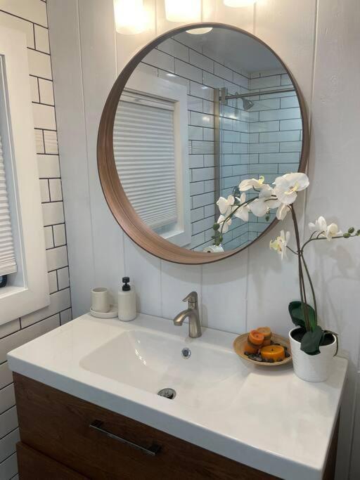 Shares Courtyard Luxury Apt - New! 罗克雷治 外观 照片